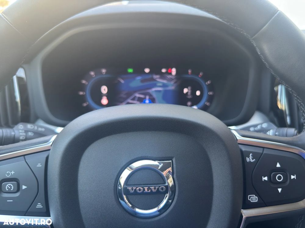 Volvo XC 60 B4 MHEV AT FWD Core - 30