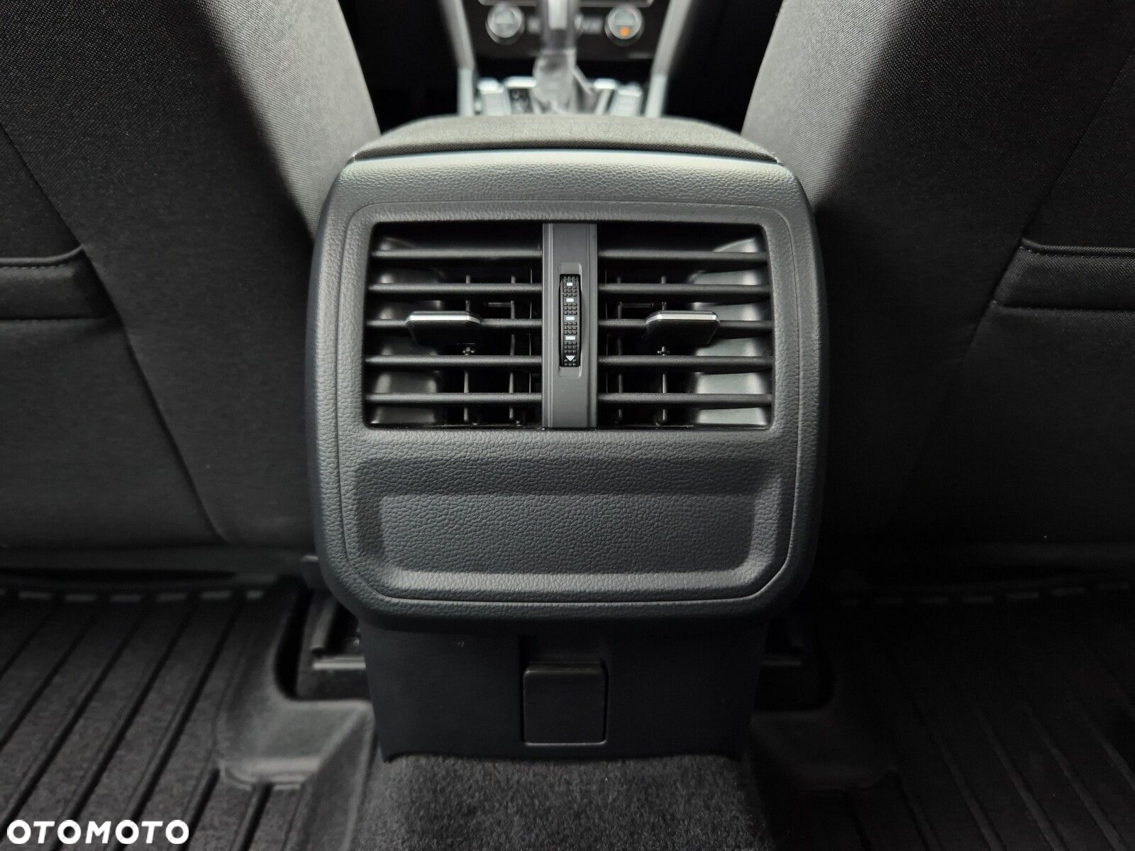 Volkswagen Passat 2.0 TSI Business DSG - 17