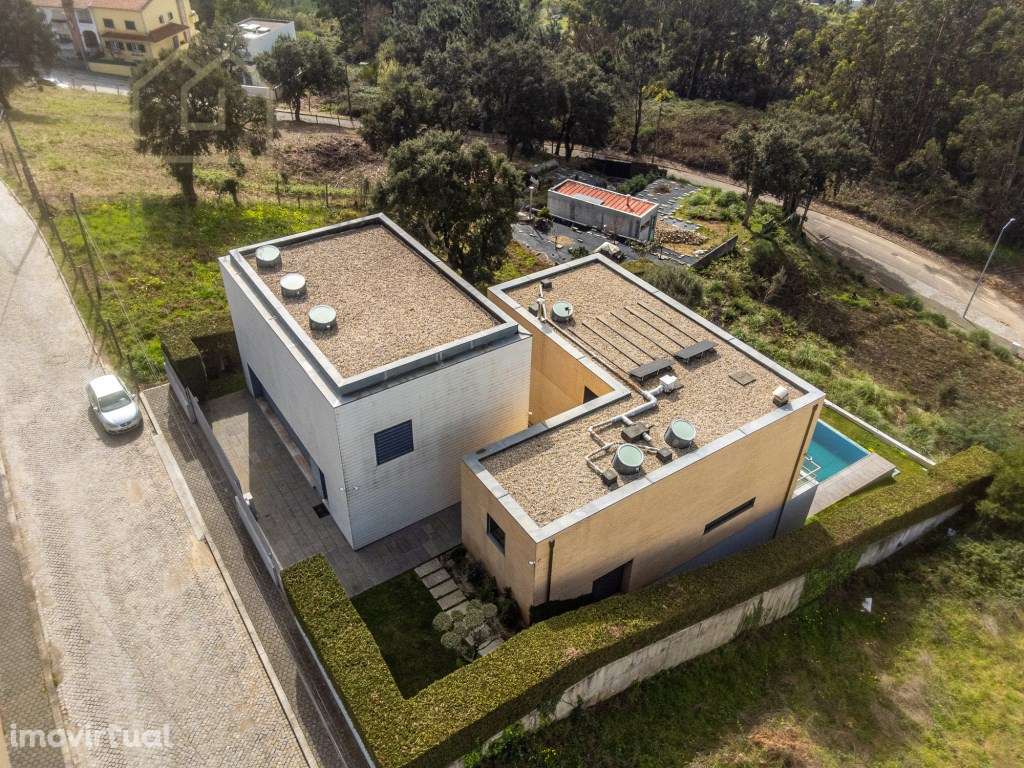 Moradia Única T3 + Edifício de Escritórios Independente | Piscina |... - Grande imagem: 3/60