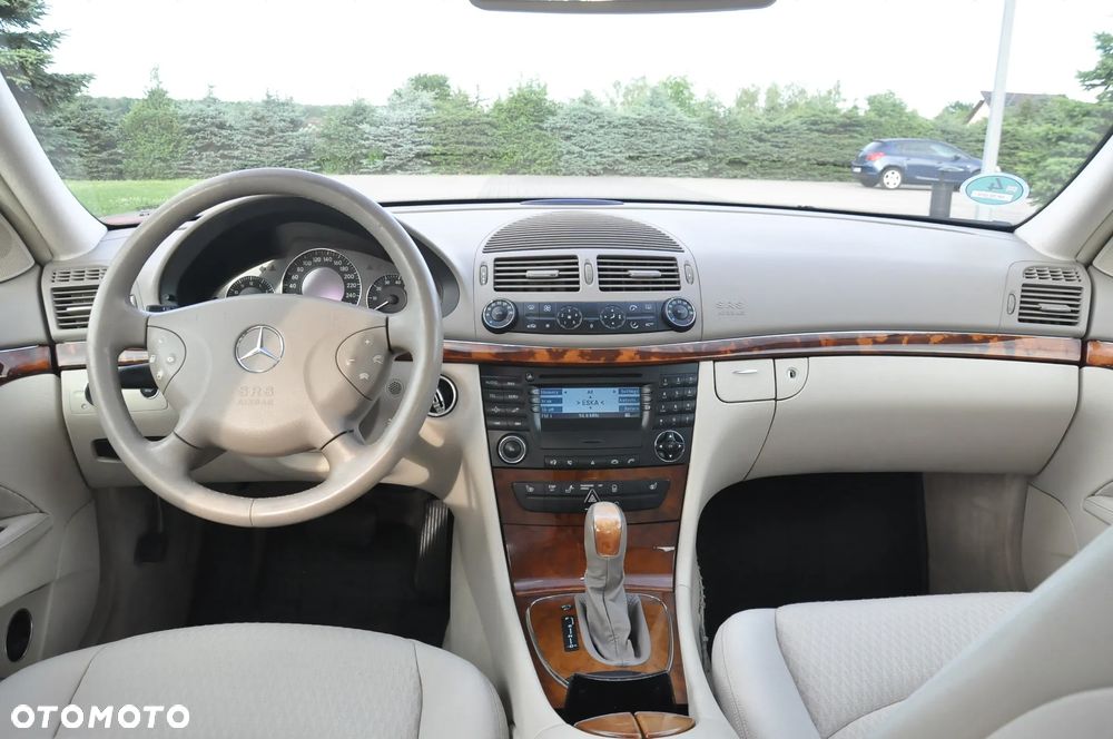 Mercedes-Benz Klasa E 320 Elegance - 29