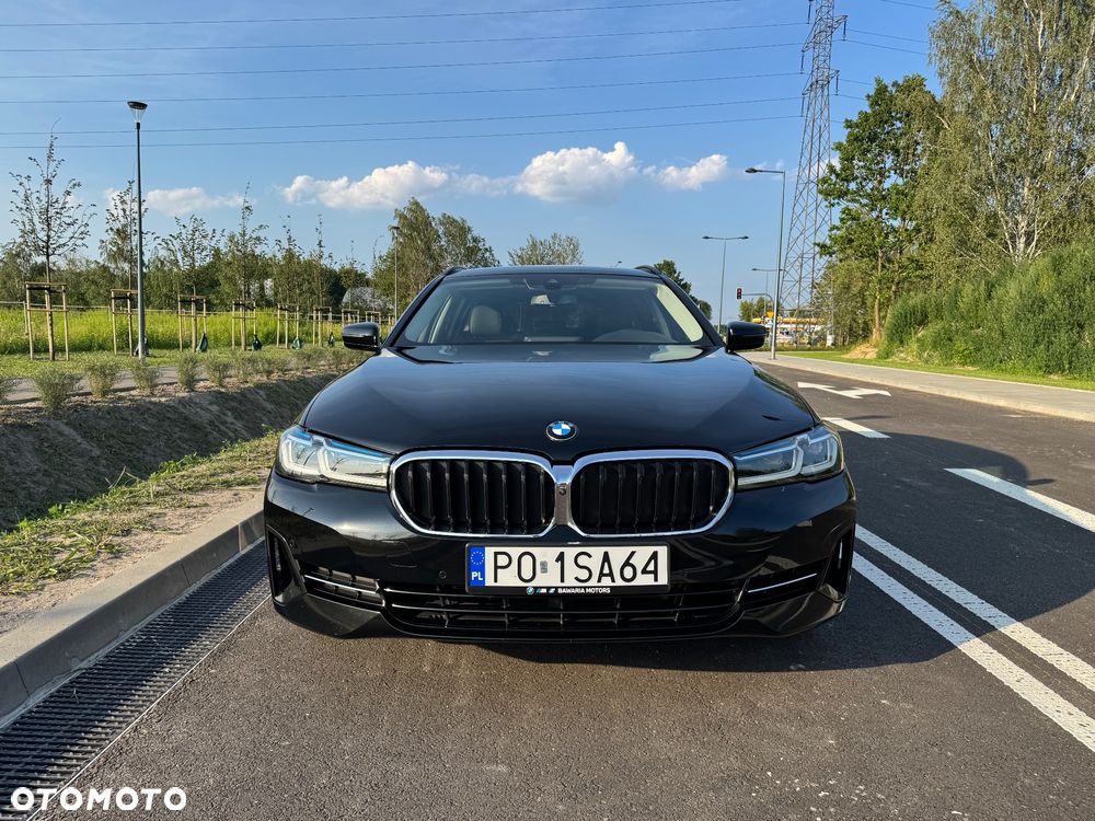 BMW Seria 5 530i xDrive mHEV - 17