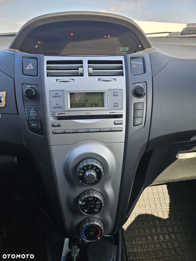 Toyota Yaris - 8