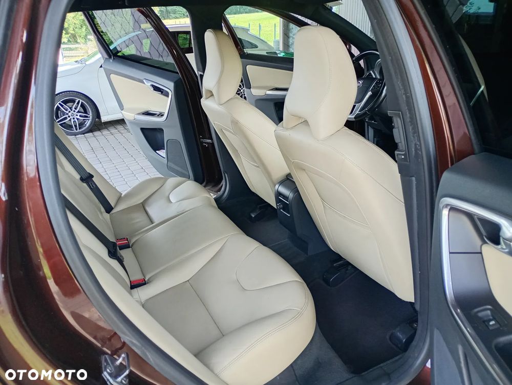 Volvo XC 60 D4 Geartronic Kinetic - 11
