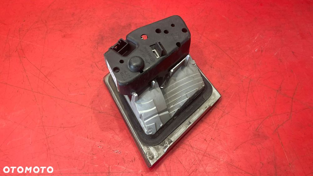 LAMPA PRAWA TYŁ W KLAPE BMW 3 E46 KOMBI 8374810 - 4