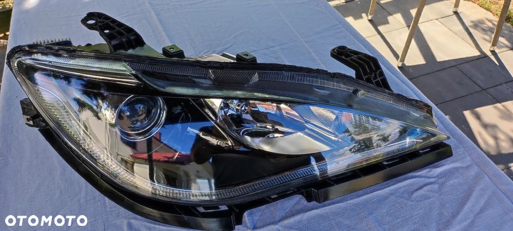 Lampa prawy przód Chrysler Pacifica Hybrid 2017 Lekko Uszkodzona - 16