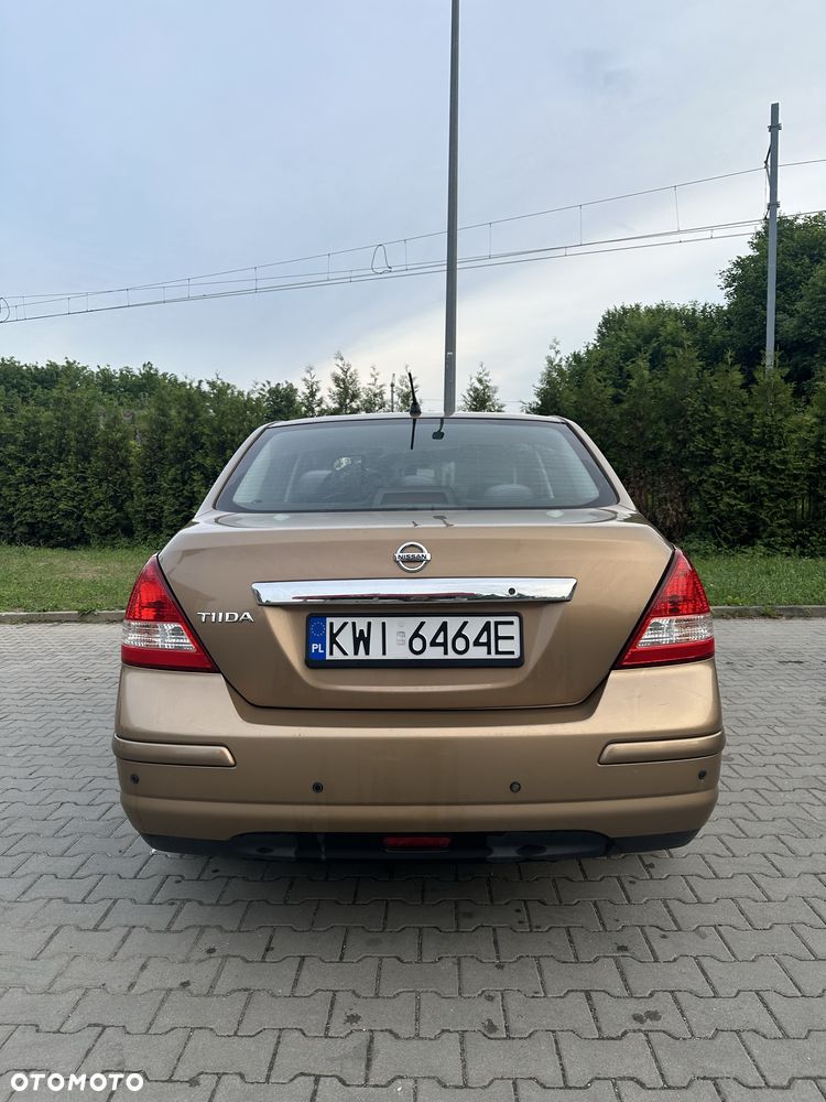 Nissan Tiida - 2