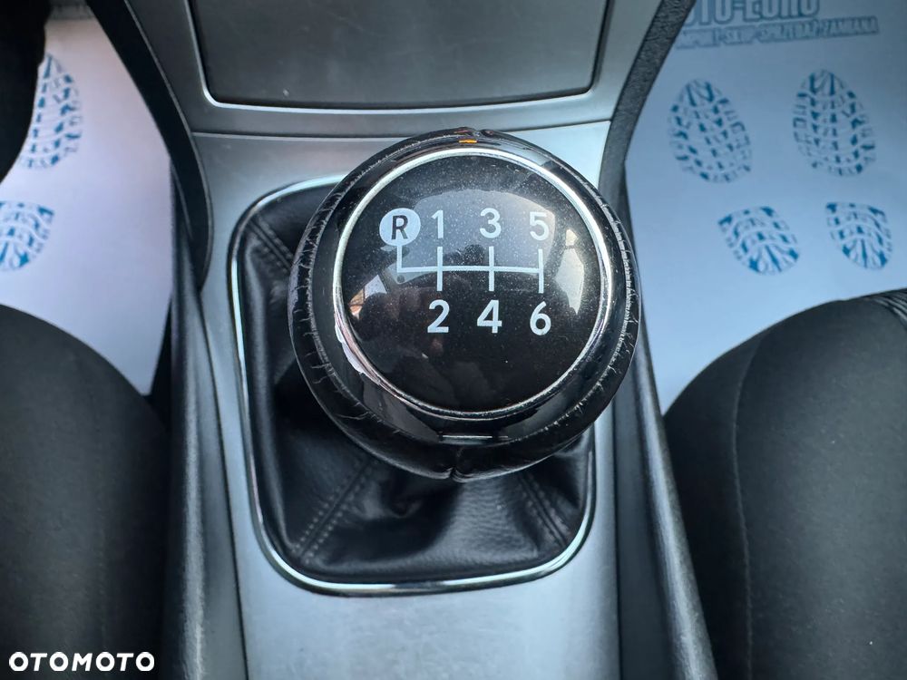 Toyota Avensis 1.6 Comfort - 33