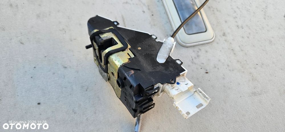 Zamek drzwi prawy przód przedni Citroen C4 I 2006r 3d 6 pin Europa  9647173880 - 4