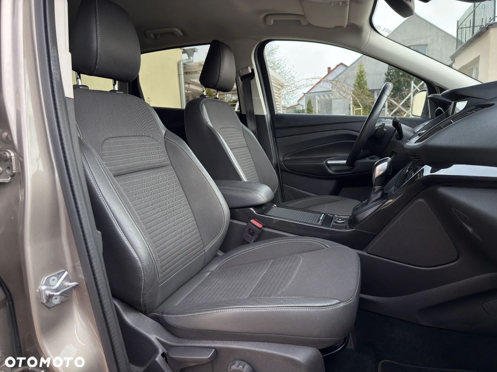 Ford Kuga 2.0 TDCi FWD Titanium - 24