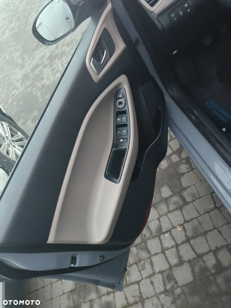 Hyundai i20 1.1 CRDi YES Gold - 14