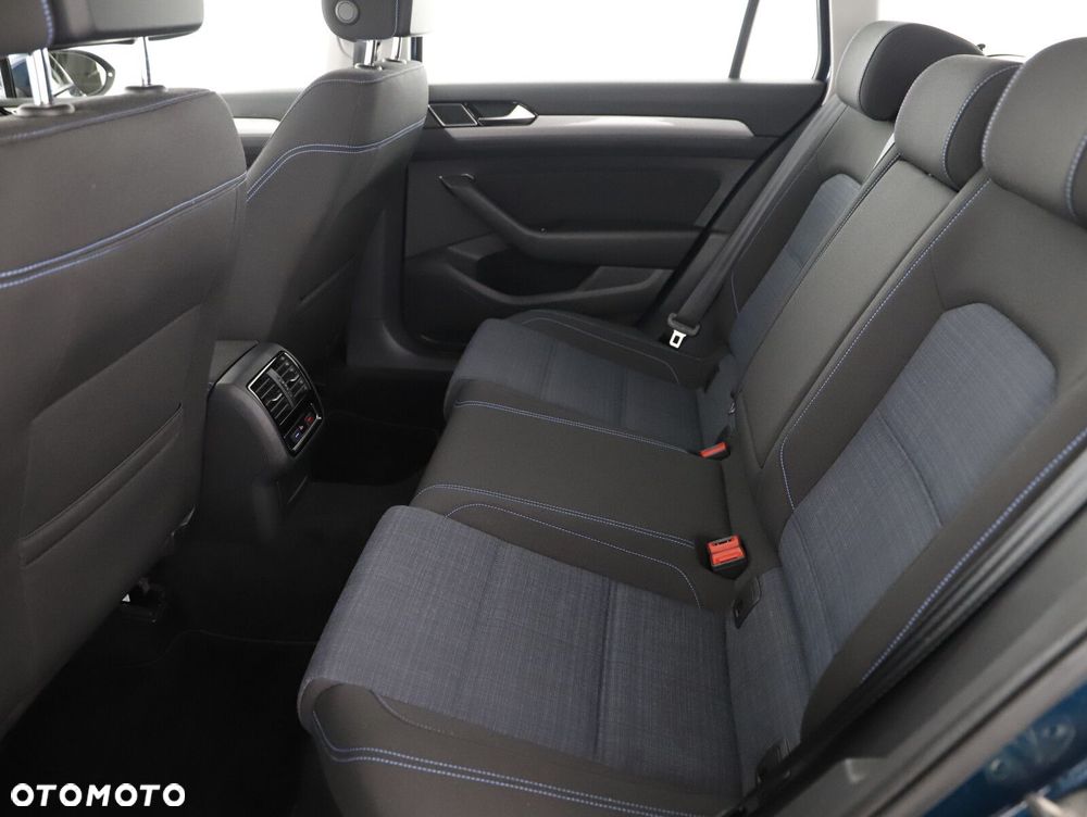 Volkswagen Passat Variant - 8
