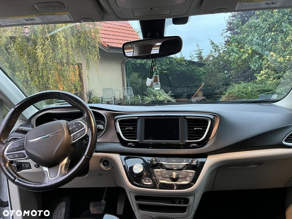 Chrysler Pacifica - 12