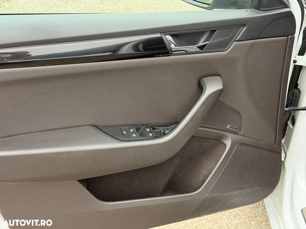 Skoda Superb Combi 2.0 TDI DSG 4X4 Laurin & Klement - 13