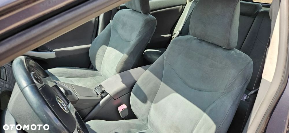 Toyota Prius (Hybrid) - 18