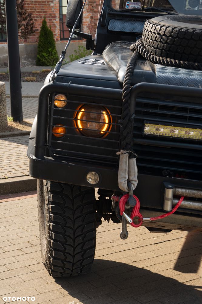 Land Rover Defender - 4