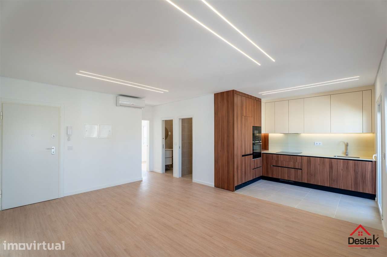 Apartamento T2+1 totalmente remodelado com terraço e varanda em Almada - Grande imagem: 2/30