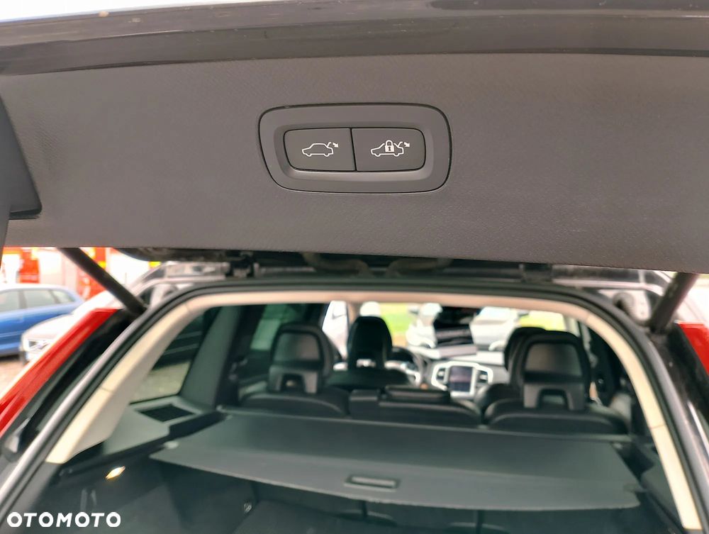 Volvo XC 90 D5 AWD Momentum - 10