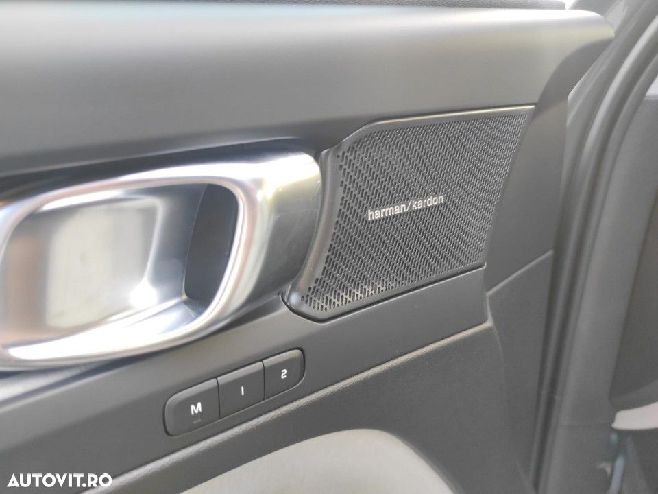 Volvo XC 40 B4 AT FWD MHEV Plus Dark - 21