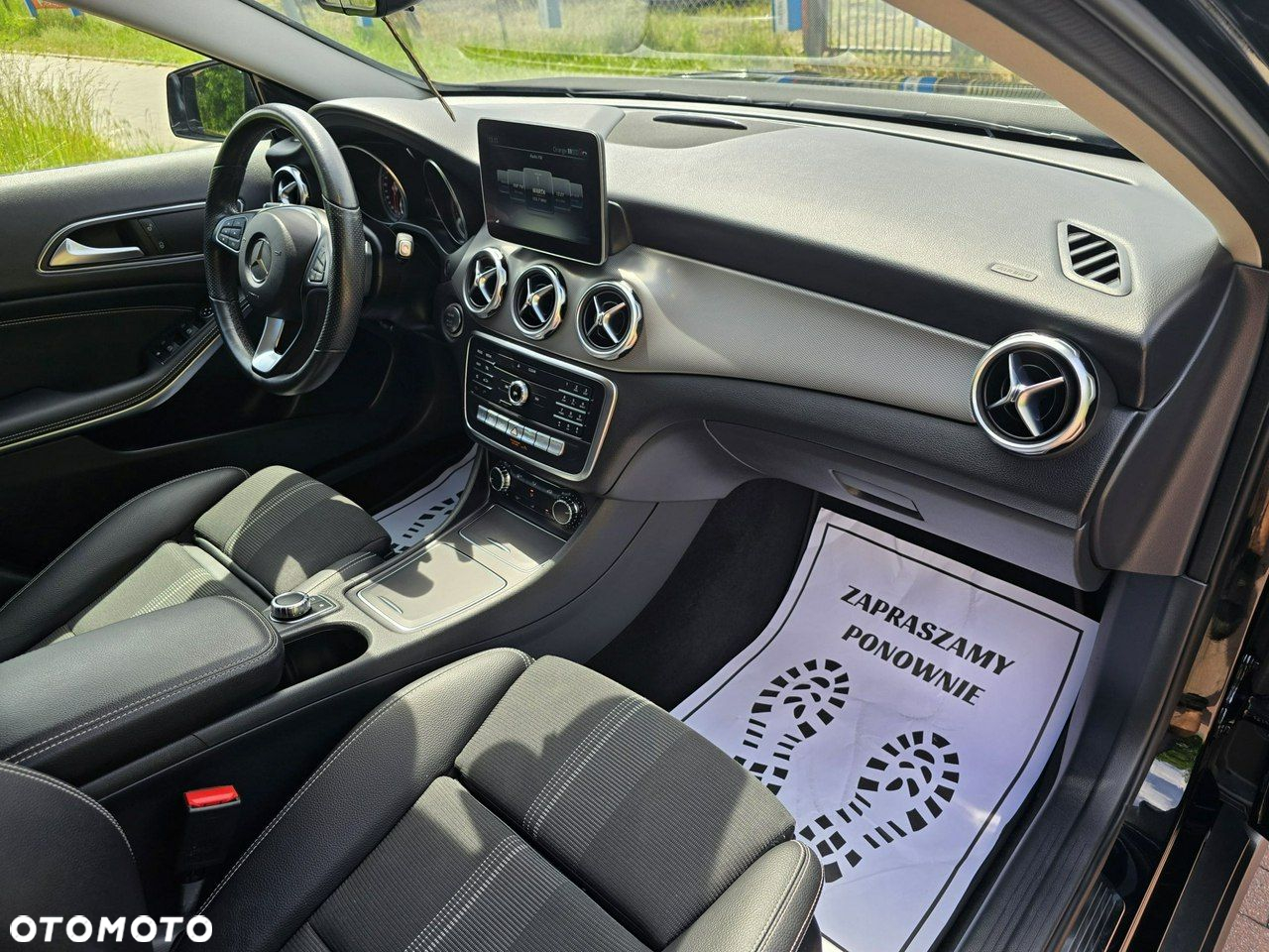 Mercedes-Benz GLA - 23