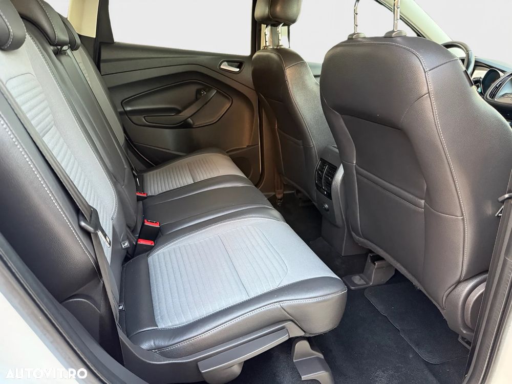 Ford Kuga 2.0 TDCi 4WD Powershift Titanium - 13