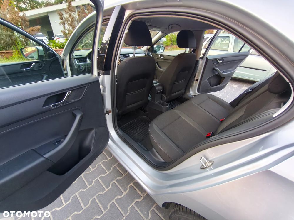 Skoda RAPID 1.6 TDI Ambition - 10