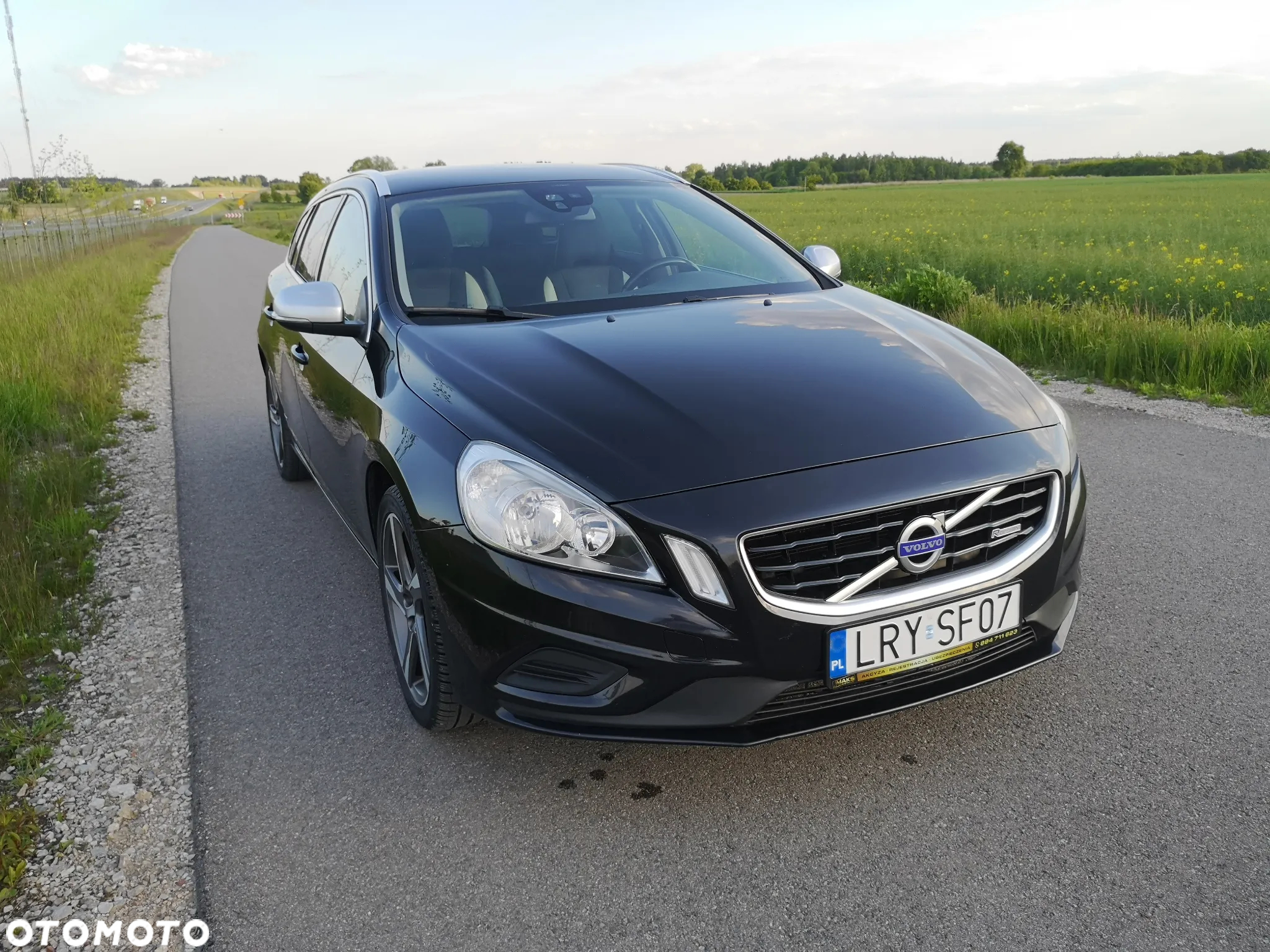 Volvo V60 T3 R-Design - 25