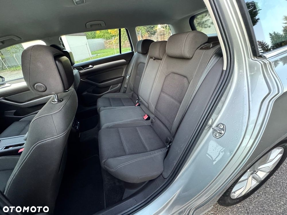 Volkswagen Passat - 8