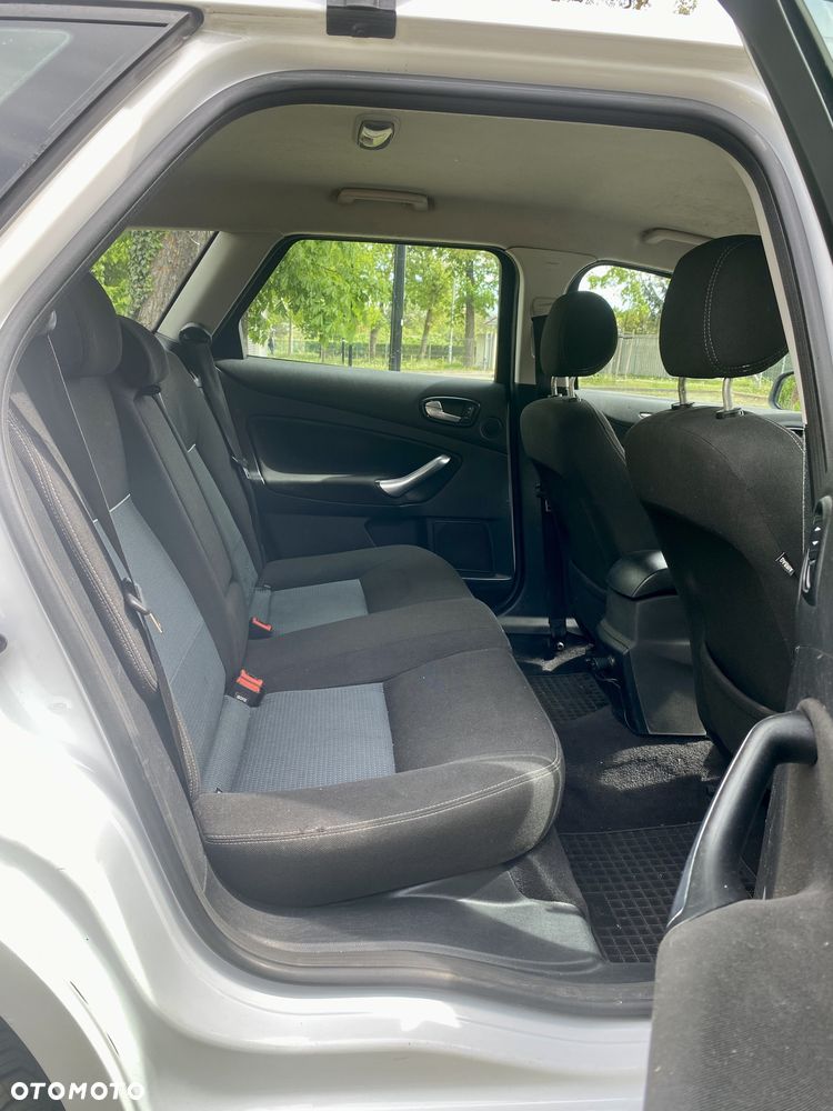 Ford Mondeo 1.6 Ambiente - 14