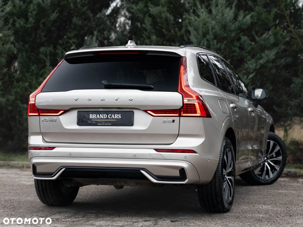 Volvo XC 60 B5 B AWD Plus Dark - 4