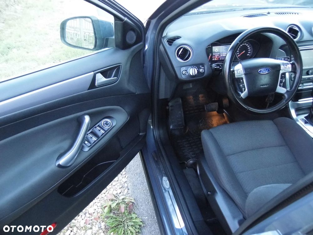 Ford Mondeo 2.0 T Ghia MPS6 - 19
