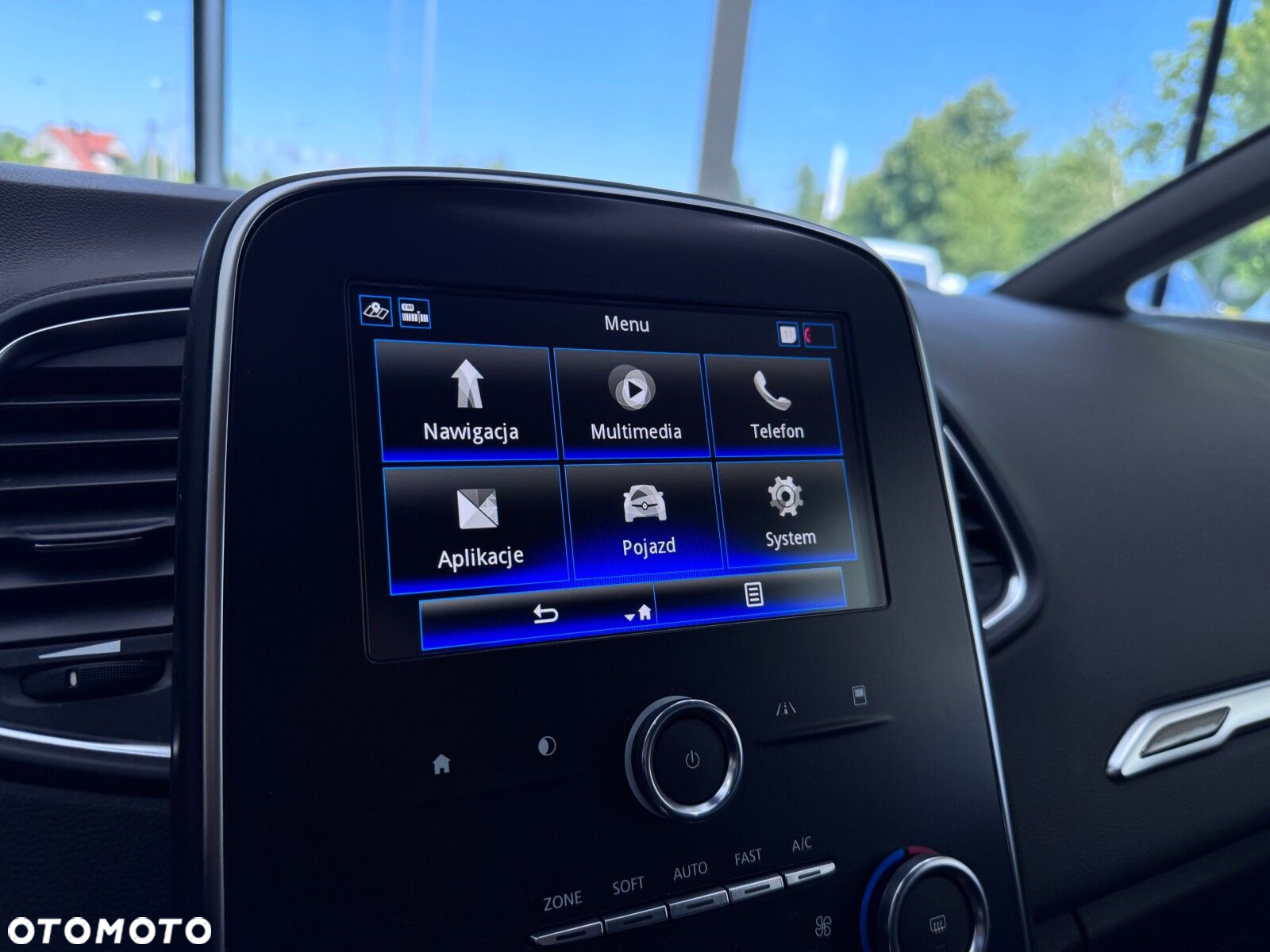 Renault Grand Scenic - 32