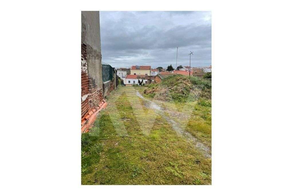 Casa c/ terreno de 561,75 m2 c/ viabilidade de construção de moradias - Grande imagem: 3/5