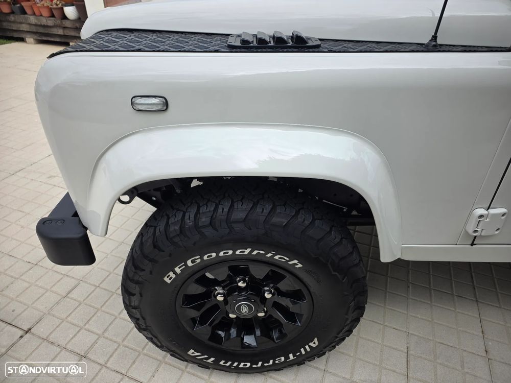 Land Rover Defender 90 2.4 CRD S - 15