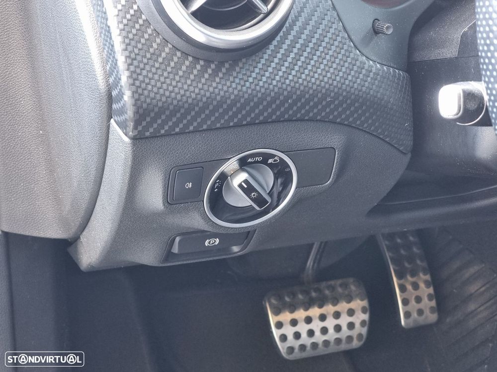 Mercedes-Benz A 200 CDI 4Matic 7G-DCT AMG Line - 17