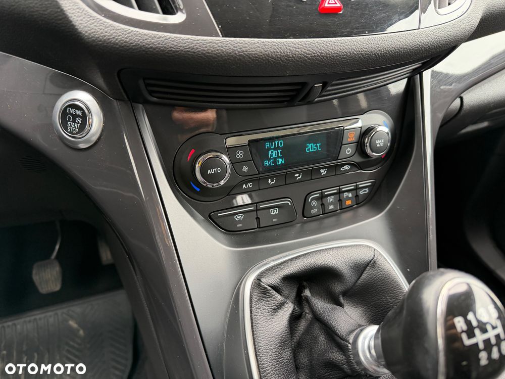 Ford Kuga 2.0 TDCi 4x4 Titanium - 4