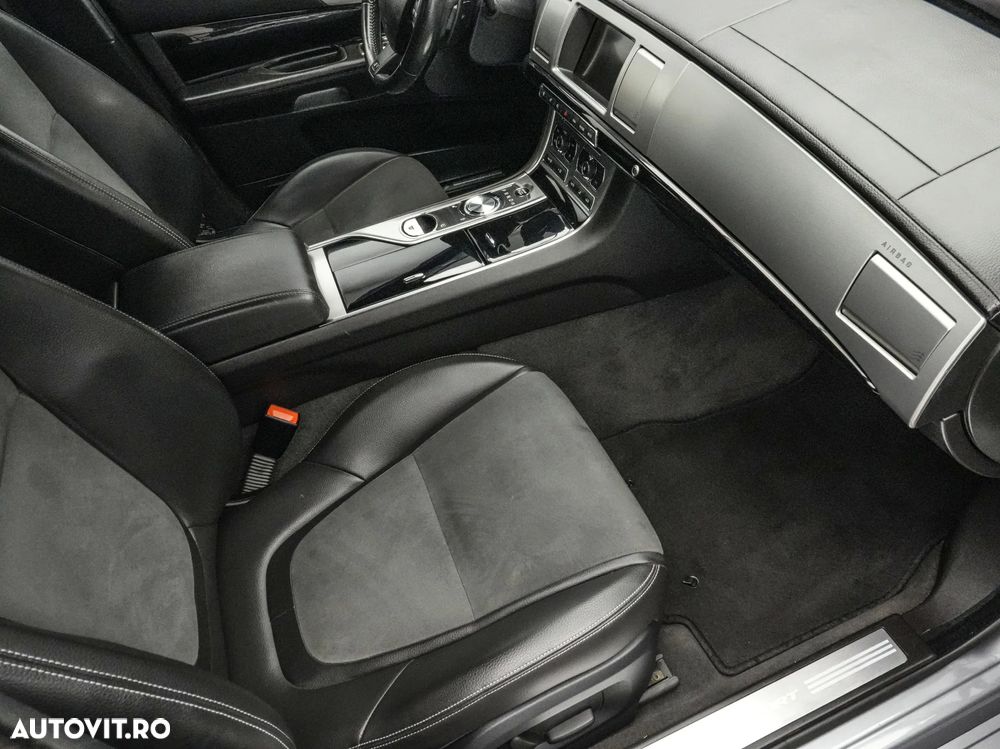 Jaguar XF 2.2D Premium Luxury - 12