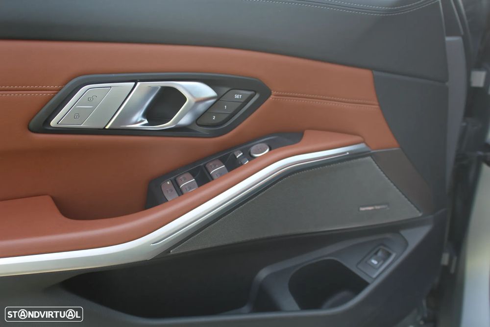 BMW M3 Competition xDrive Pack 50 anos M - 13