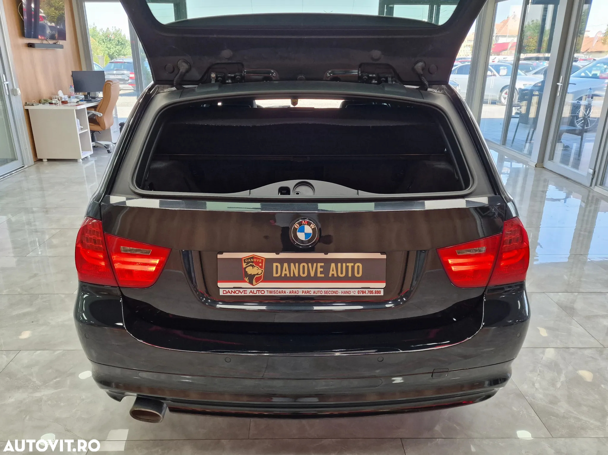 BMW Seria 3 320d DPF Touring Aut. - 13