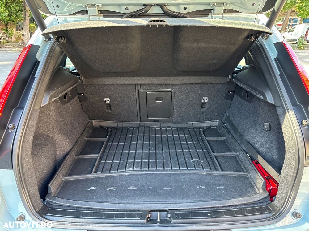 Volvo XC 40 D4 AWD Momentum Pro - 12