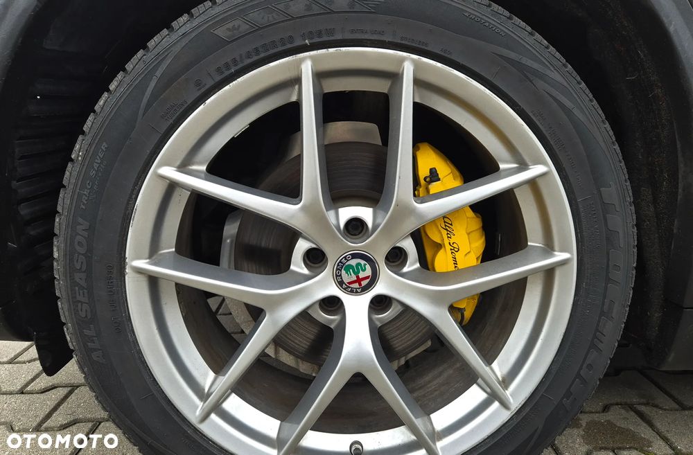 Alfa Romeo Stelvio 2.0 Turbo 16V AT8-Q4 Ti - 22