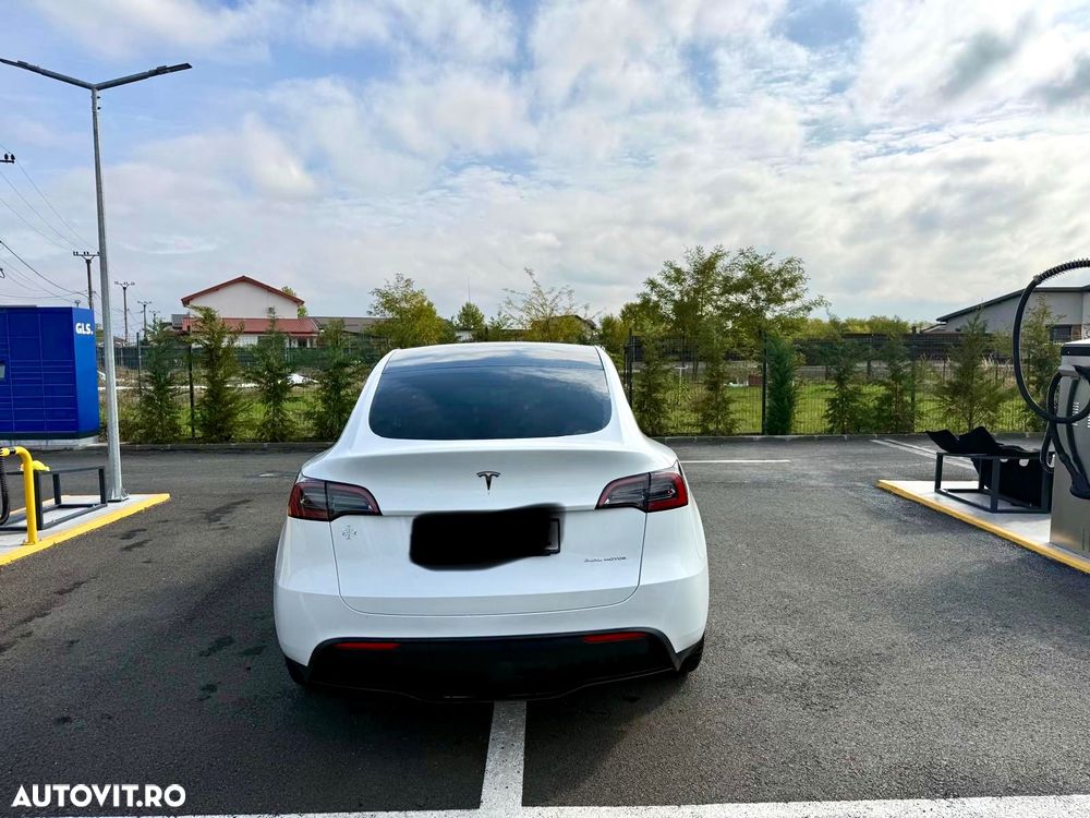 Tesla Model Y - 7