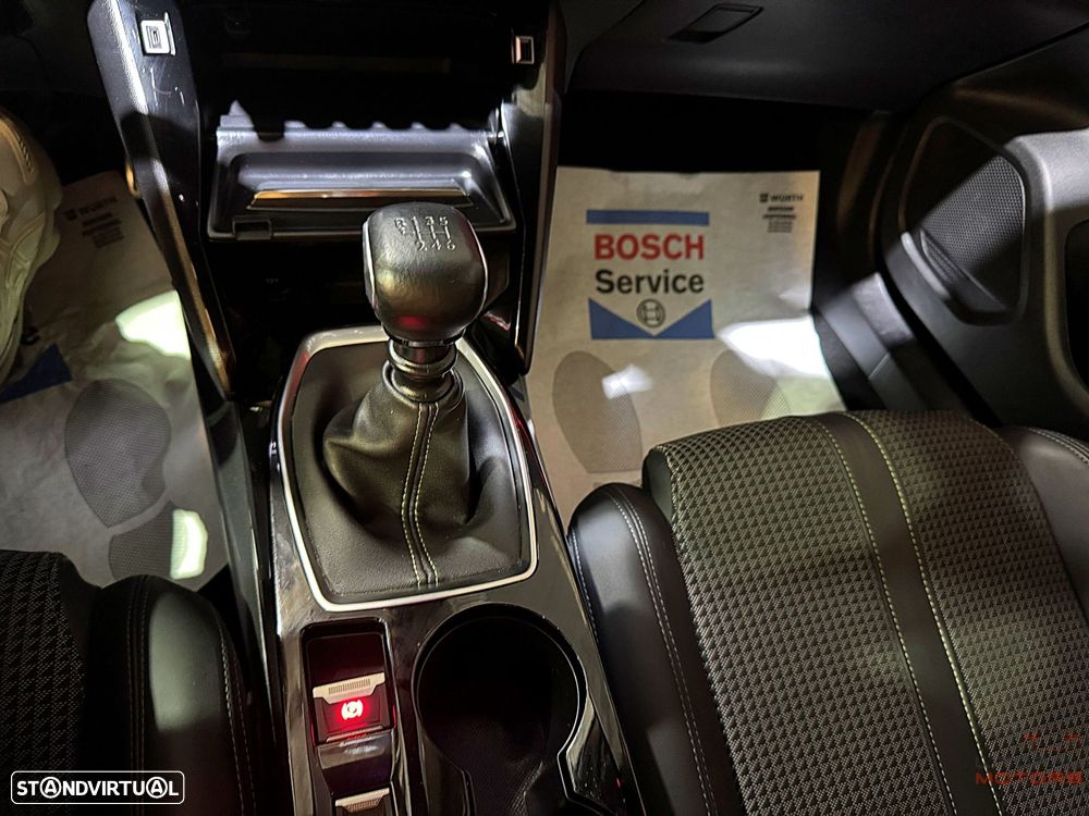 Peugeot 2008 1.2 PureTech GT Line - 29