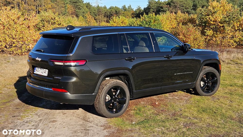 Jeep Grand Cherokee - 32