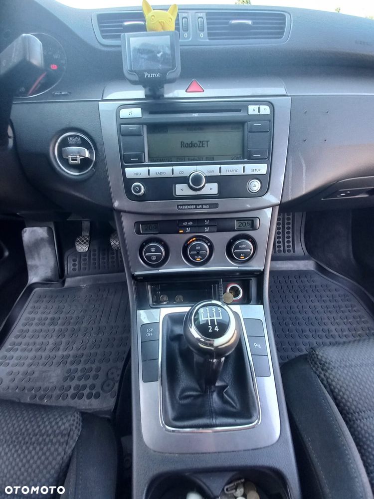 Volkswagen Passat 1.9 TDI DPF BlueMotion - 29