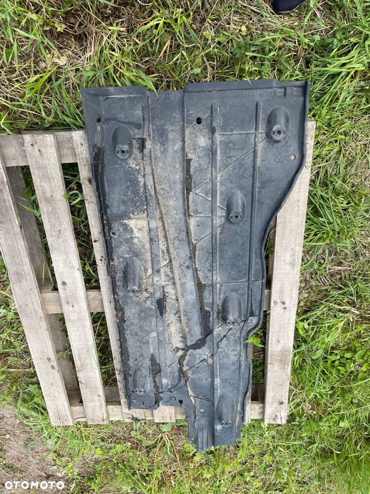 VW Golf VII Osłona podwozia prawa 5Q0825202L - 1