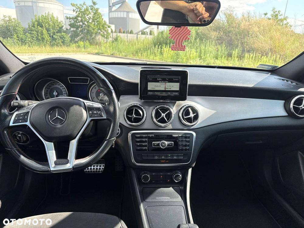 Mercedes-Benz GLA 200 7G-DCT AMG Line - 9