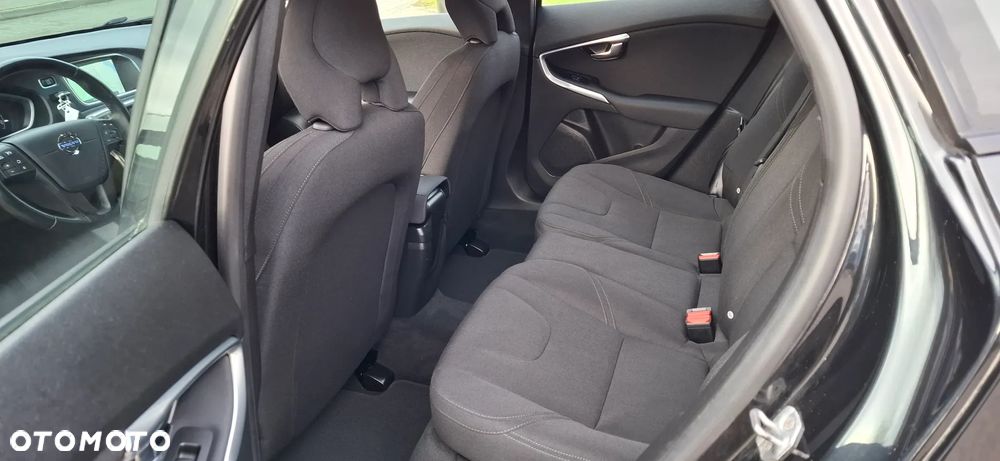 Volvo V40 D2 R Design - 9