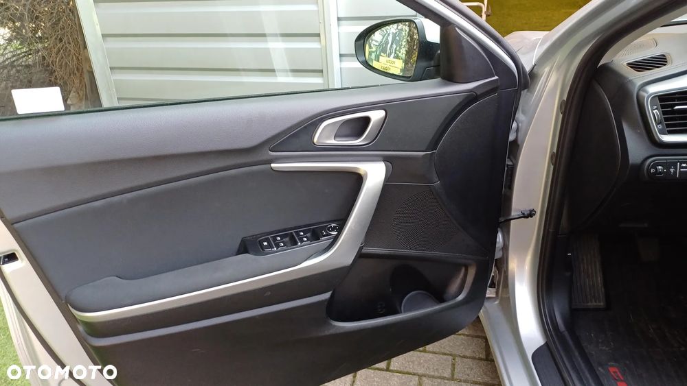 Kia Ceed 1.5 T-GDI M - 10