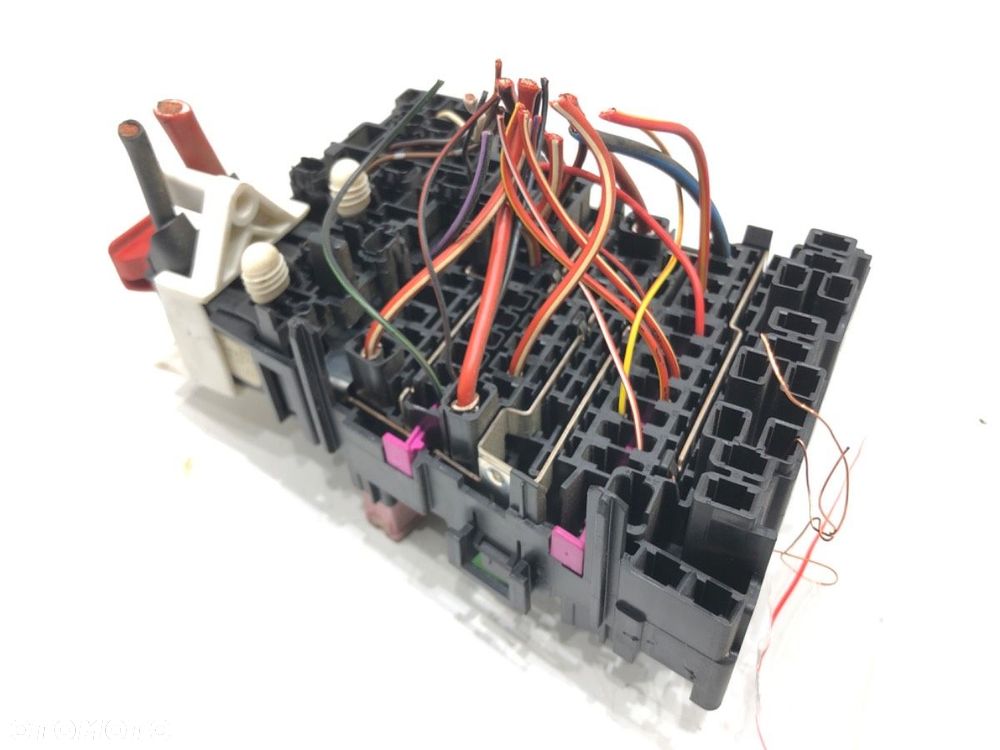 SKRZYNKA BEZPIECZNIKÓW - 45.00 PLN - SKODA OCTAVIA III (5E3, NL3, NR3) 2012 - 2022 1.6 TDI 81 kW - 2
