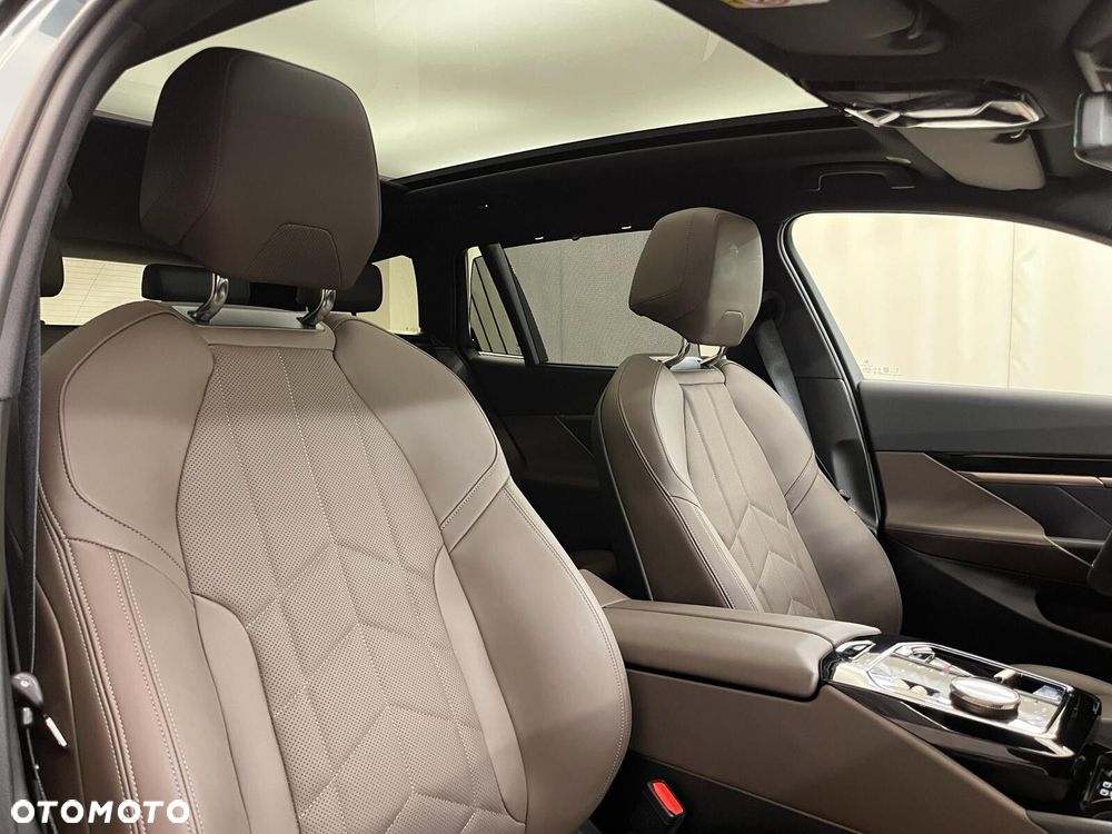 BMW Seria 5 520d xDrive mHEV M Sport - 38